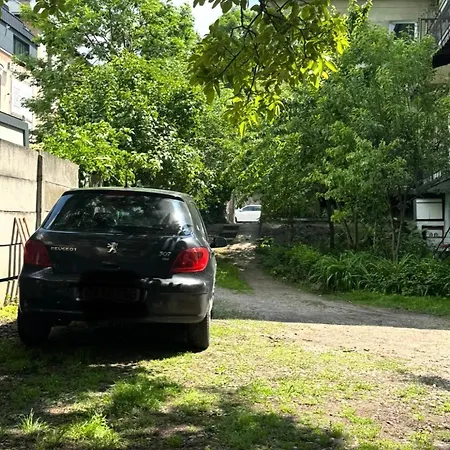 2-bedroom Near Untold With Parking Apartment
