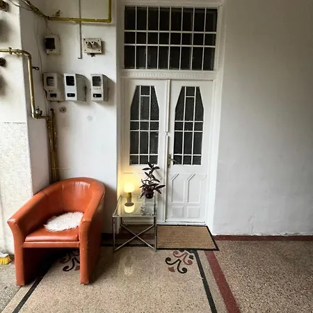 Apartment 2-bedroom Near Untold With Parking *