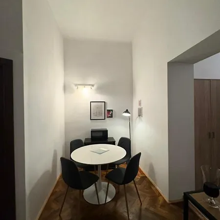 2-bedroom Near Untold With Parking